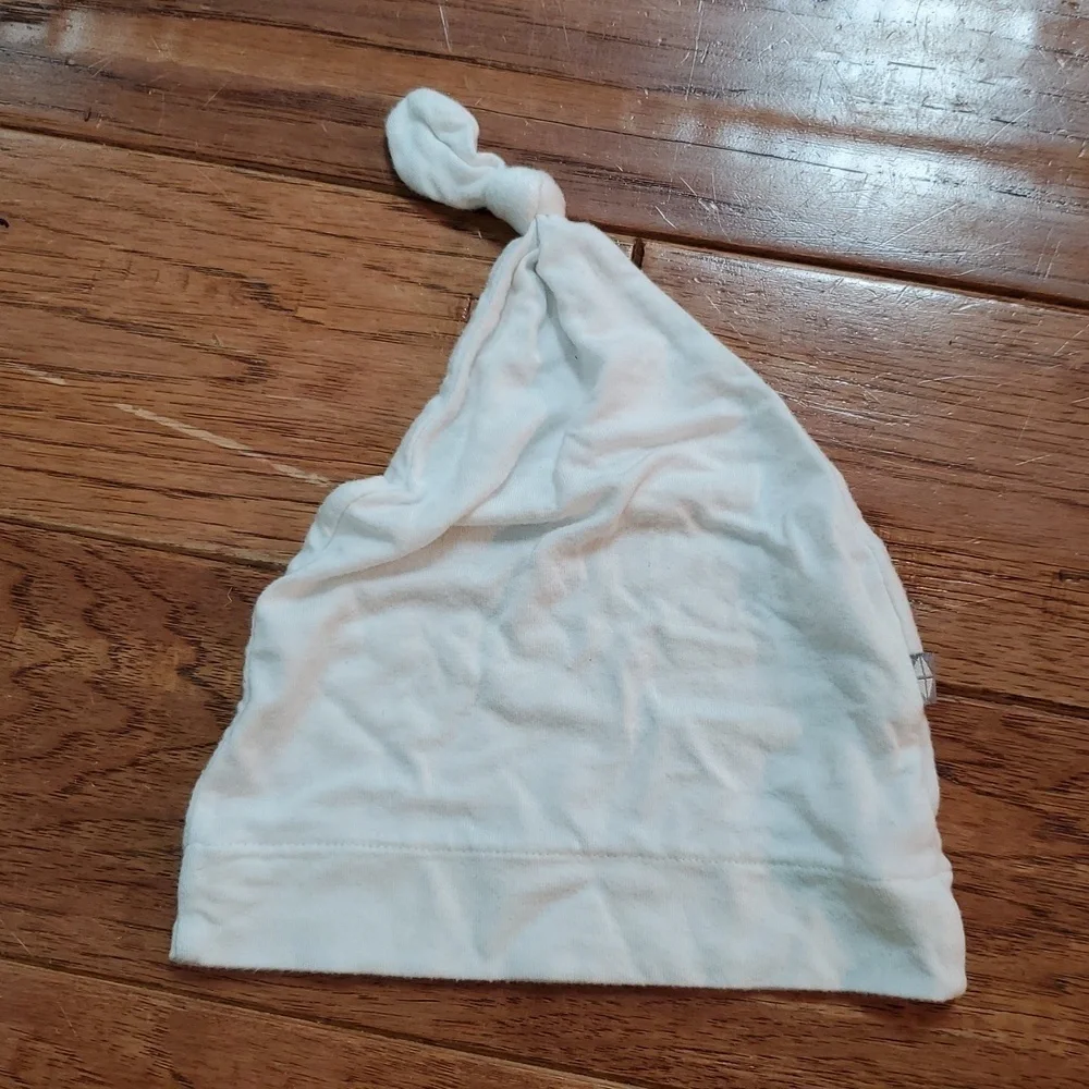 Kyte Baby White Knotted Baby Hats